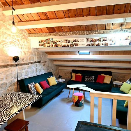 White Rabbit Hostel Hvar Town Eksteriør bilde