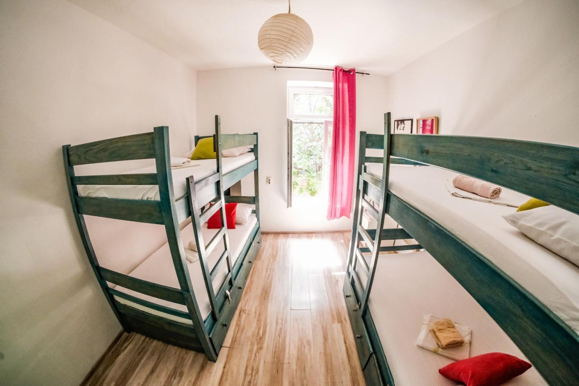 White Rabbit Hostel Hvar Town Eksteriør bilde