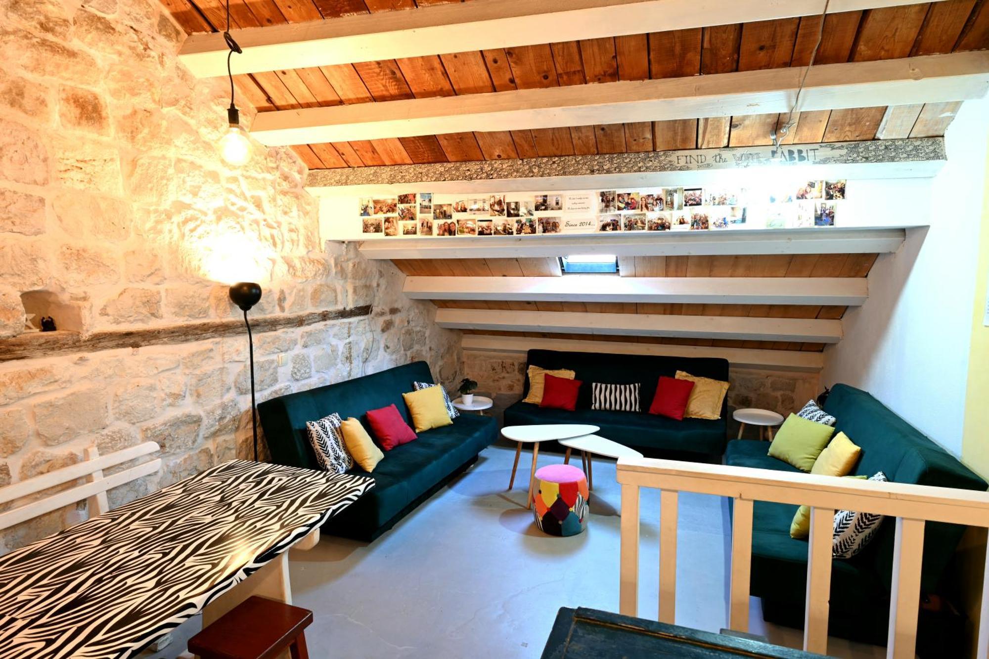 White Rabbit Hostel Hvar Town Eksteriør bilde