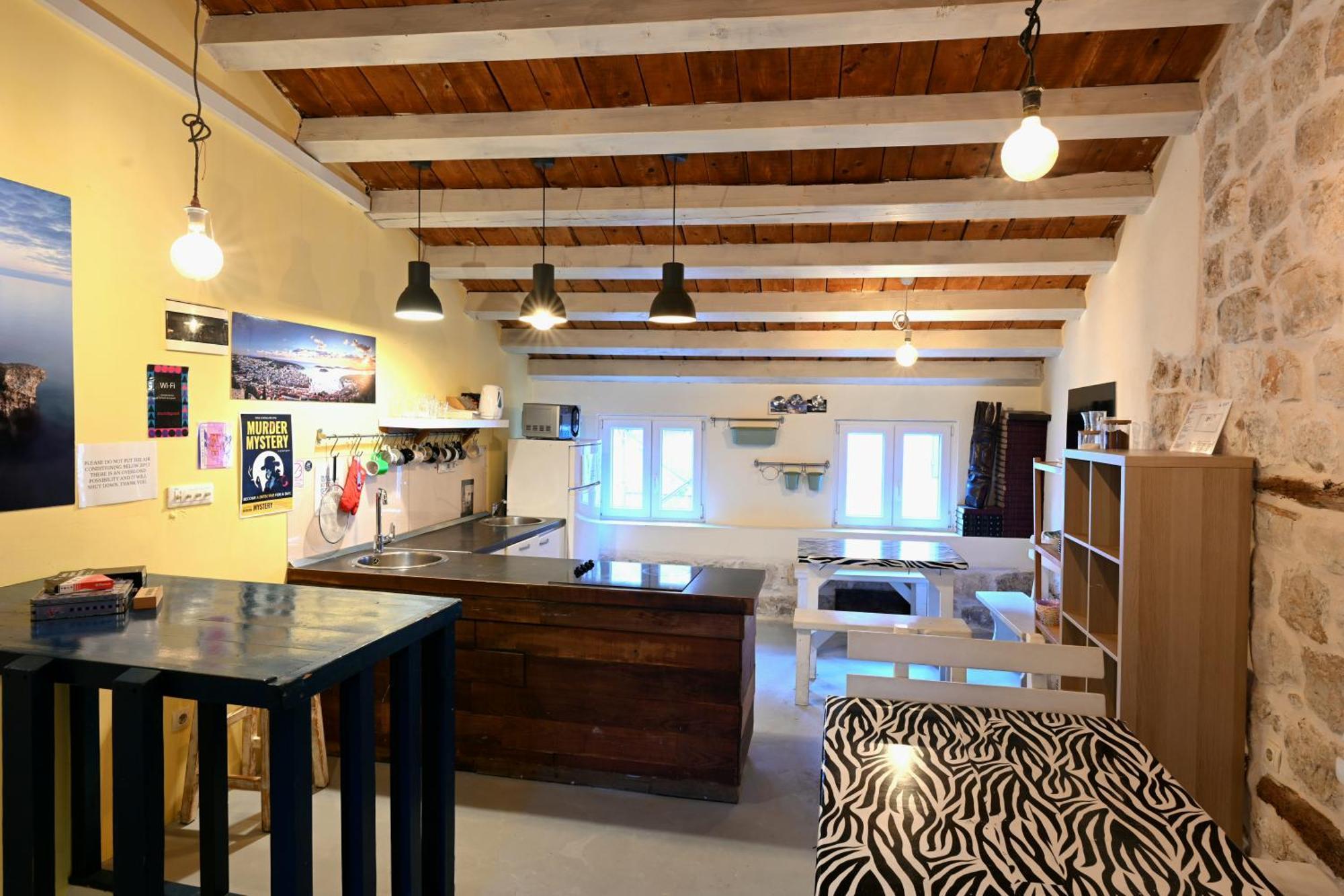 White Rabbit Hostel Hvar Town Eksteriør bilde