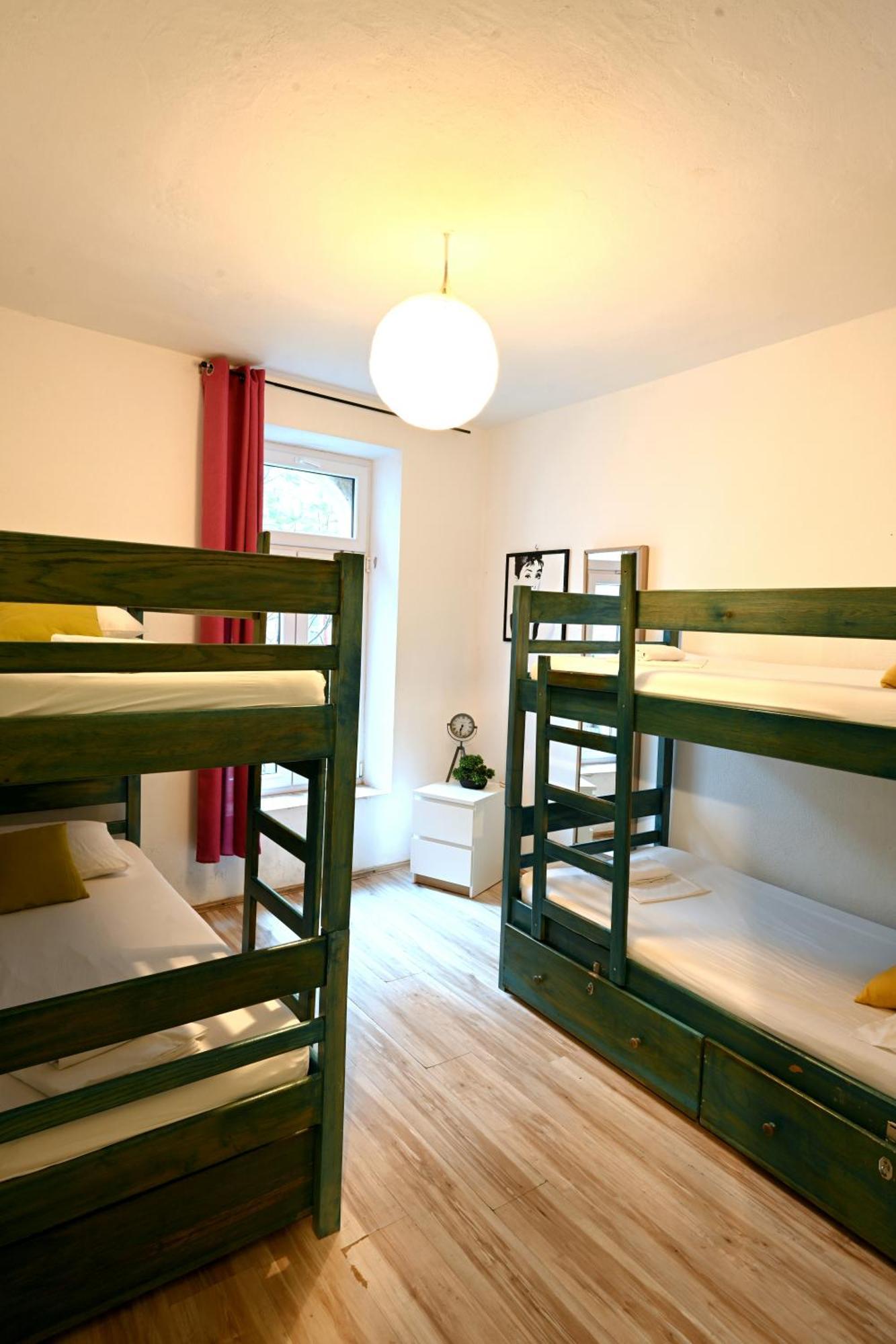 White Rabbit Hostel Hvar Town Eksteriør bilde
