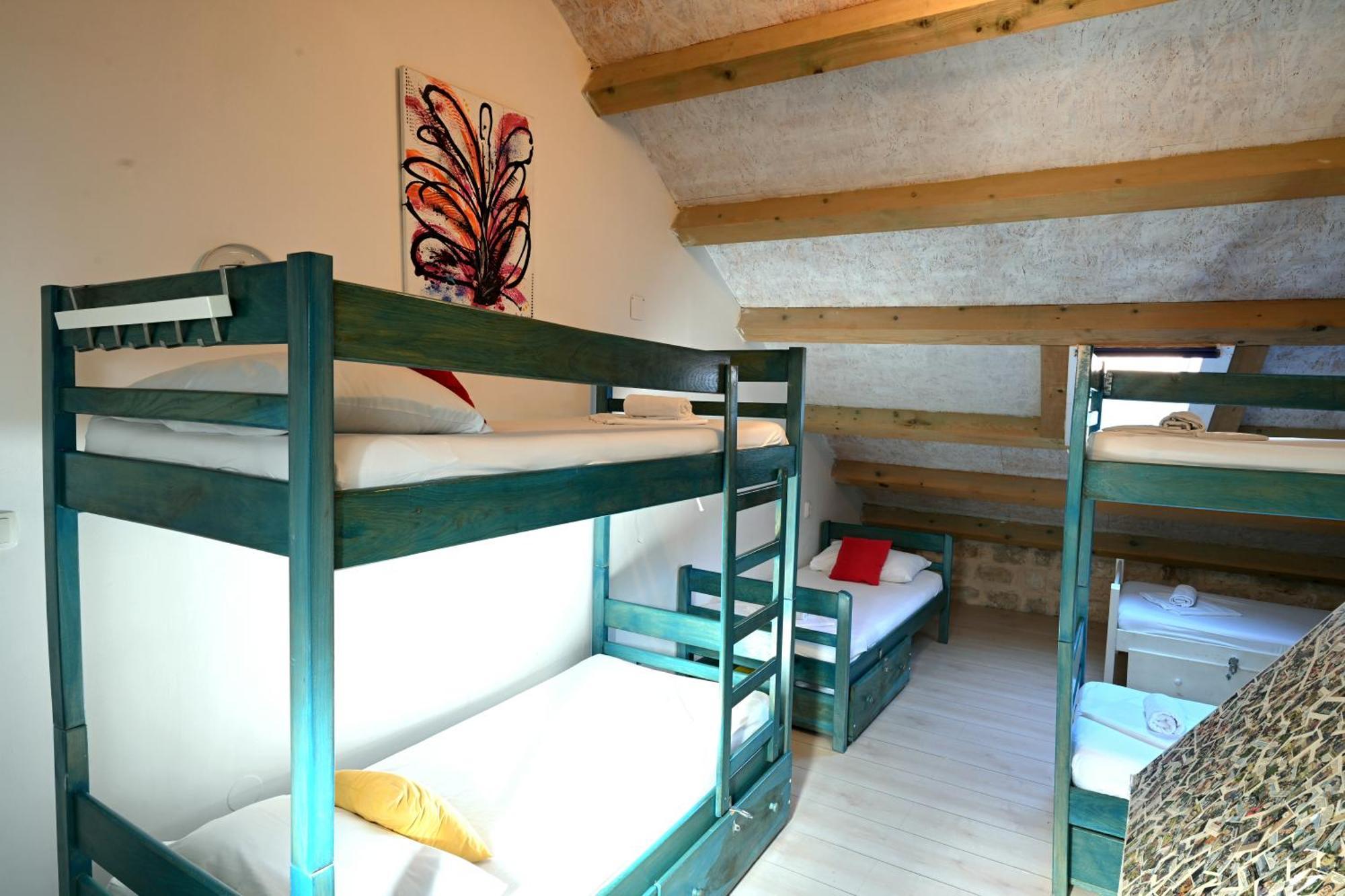 White Rabbit Hostel Hvar Town Eksteriør bilde