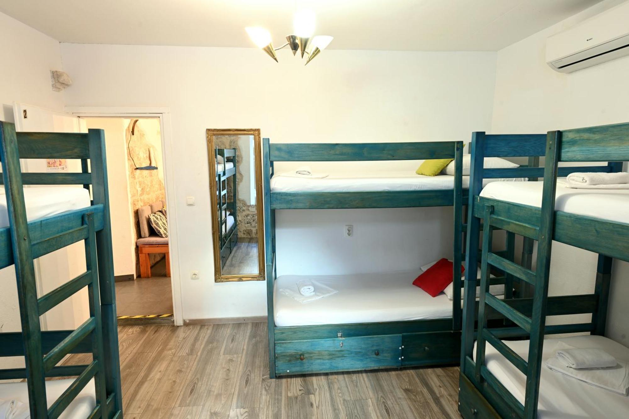 White Rabbit Hostel Hvar Town Eksteriør bilde