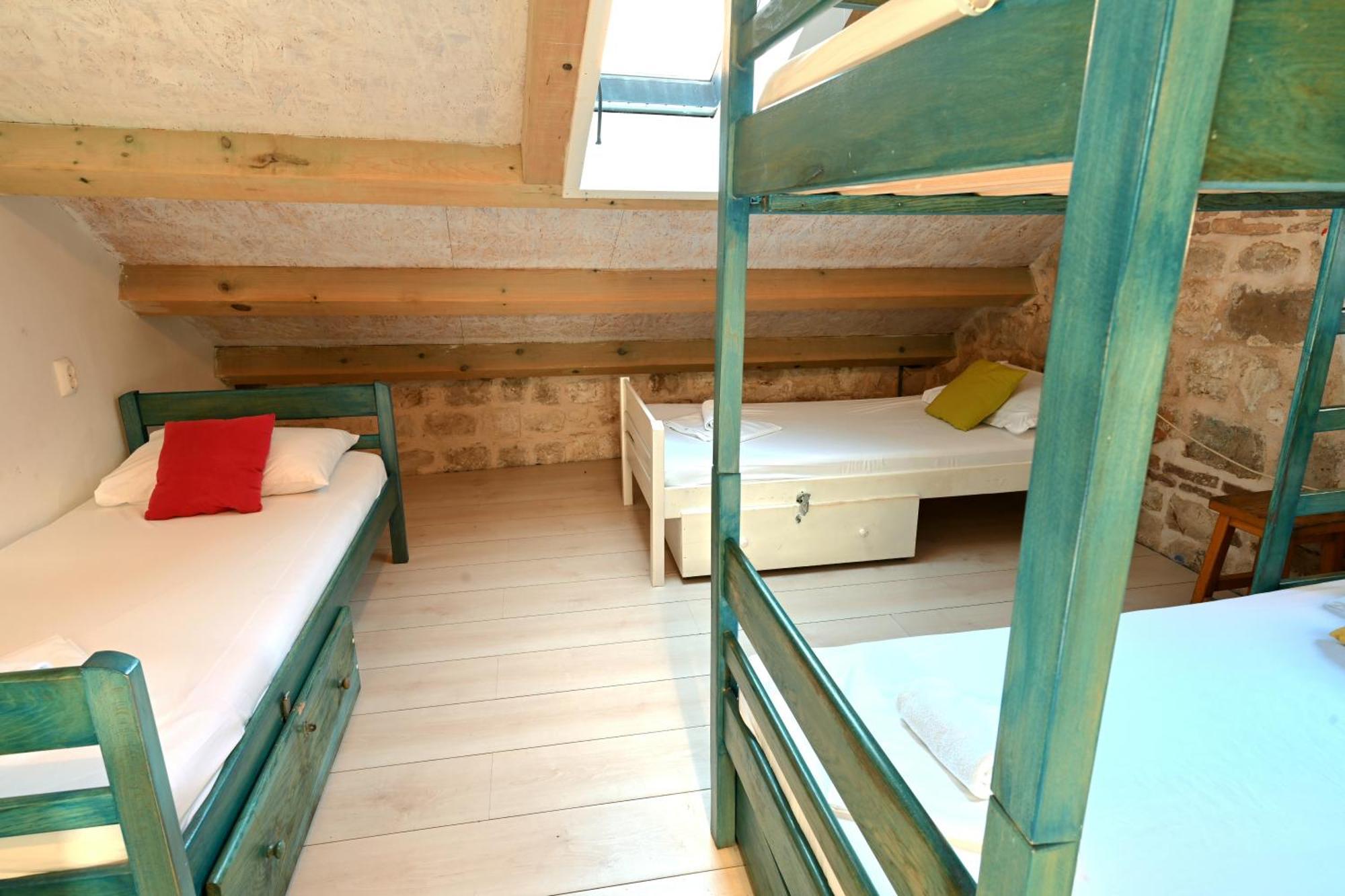 White Rabbit Hostel Hvar Town Eksteriør bilde